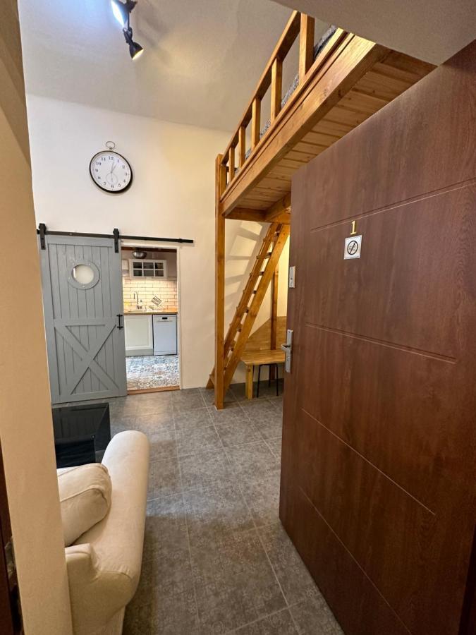 Cozy New Loft Apartment Прага Экстерьер фото