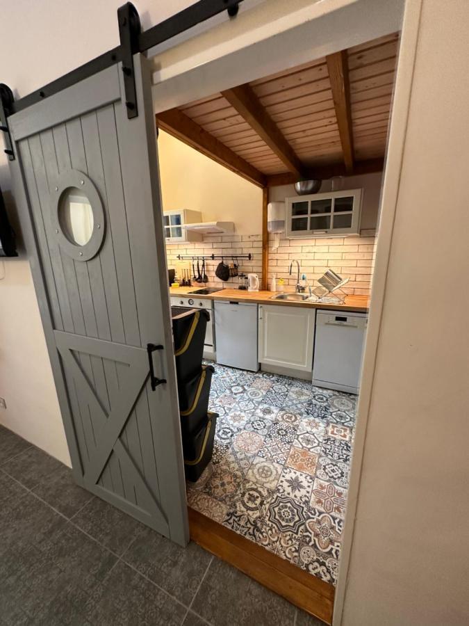 Cozy New Loft Apartment Прага Экстерьер фото